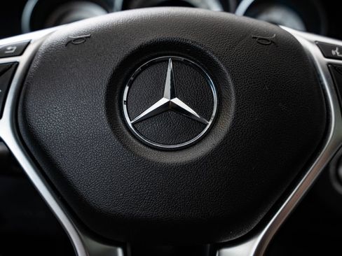 Used 2016 Mercedes-Benz E 350 4MATIC Sedan image 31
