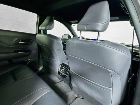 Used 2025 Toyota Crown Signia AWD/4WD image 28