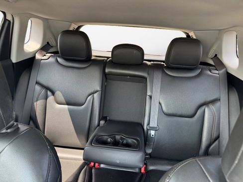 Used 2018 Jeep Compass Limited w/ Navigation Group FWD image 12