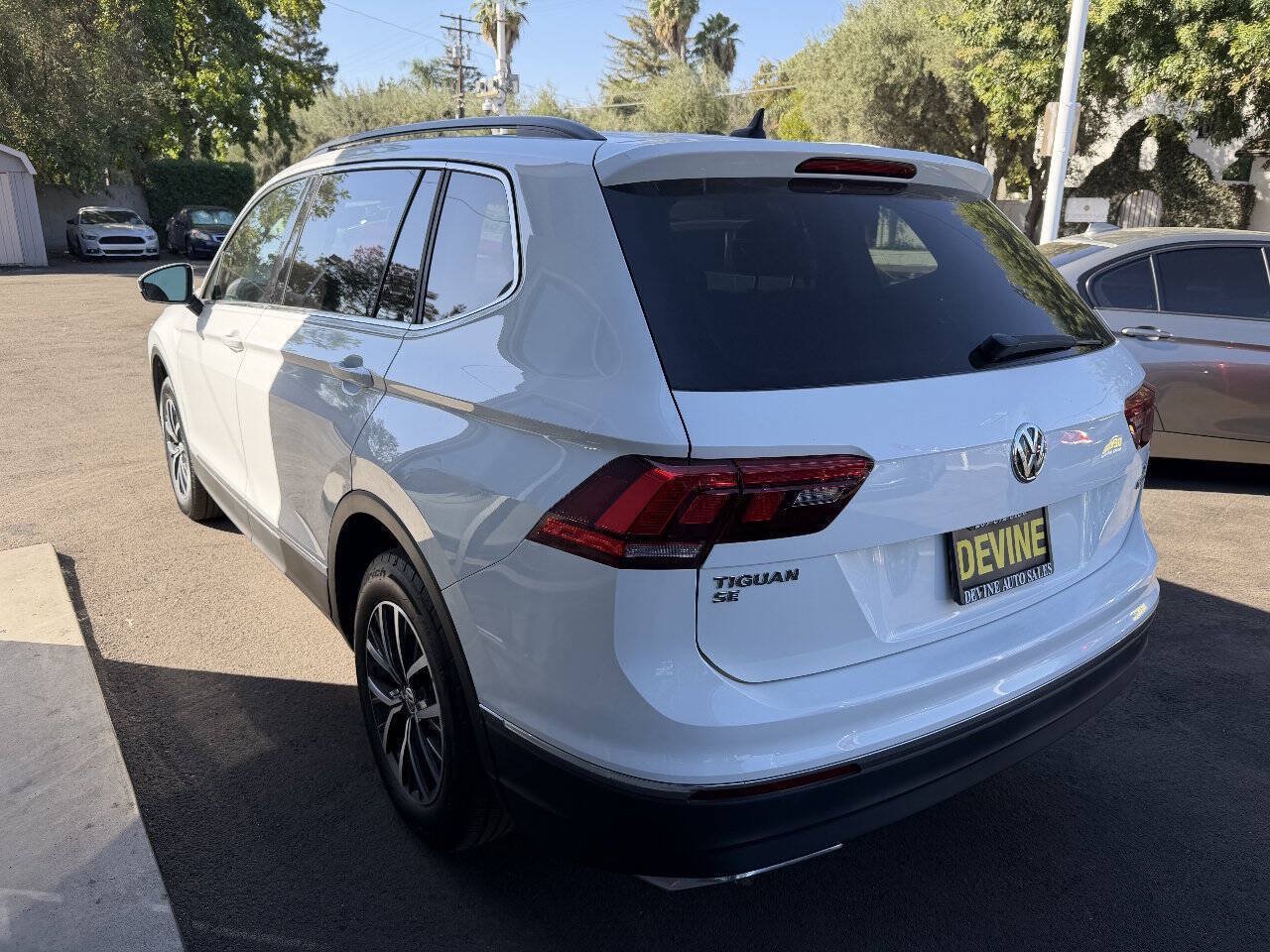Used 2018 Volkswagen Tiguan SE w/ Panoramic Sunroof Package AWD/4WD image 5