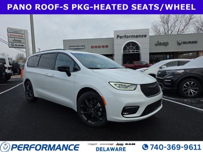 New 2026 Chrysler Pacifica Select w/ S Appearance Package