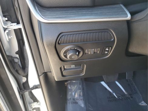 Used 2024 Jeep Wagoneer Series II w/ Flexible Seating Group RWD image 28
