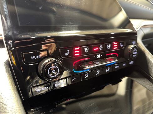 Used 2023 Jeep Grand Cherokee L Limited w/ Luxury Tech Group II image 30