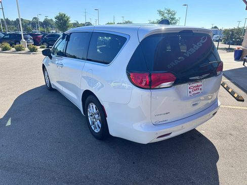 Used 2023 Chrysler Voyager LX FWD image 8