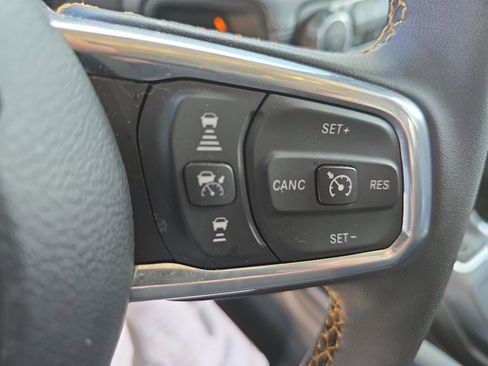 Used 2025 Jeep Wrangler Unlimited Sahara AWD/4WD image 23