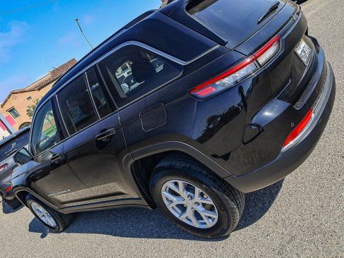 Used 2023 Jeep Grand Cherokee Limited image 8