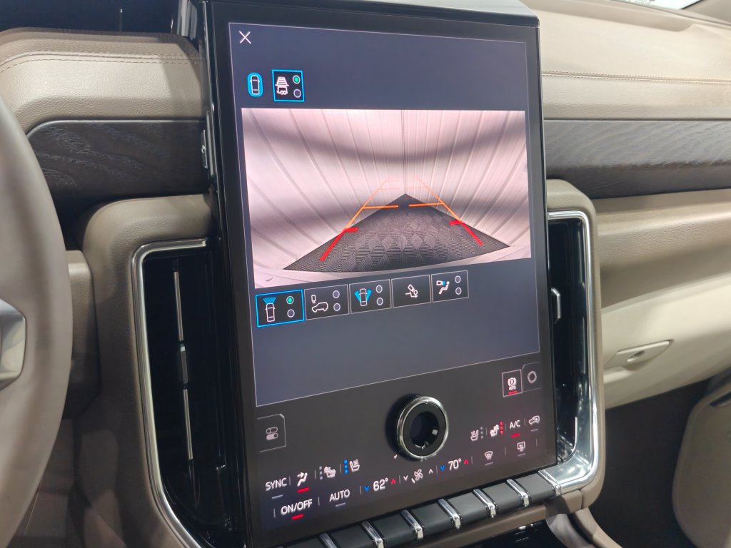 Used 2026 GMC Yukon Denali w/ Advanced Technology Package AWD/4WD image 85