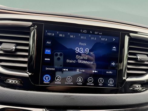 Used 2017 Chrysler Pacifica Touring-L Plus FWD image 17