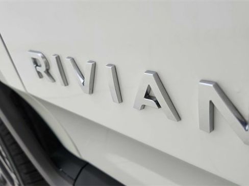 Used 2023 Rivian R1T Adventure image 17