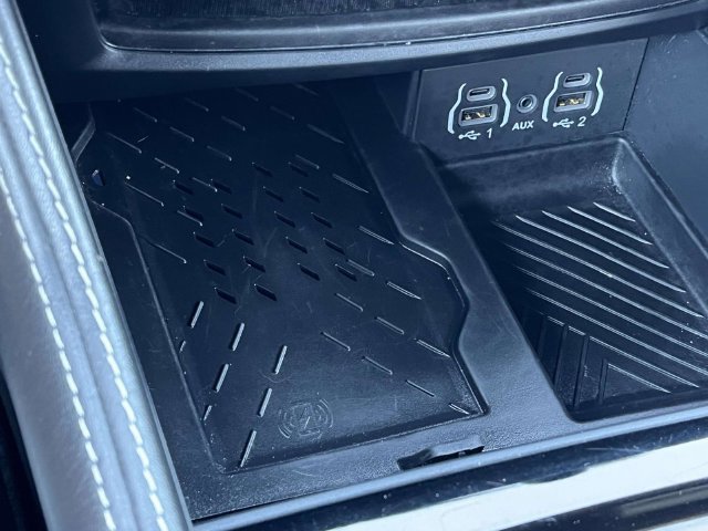 Used 2025 Chrysler Pacifica Limited FWD image 40