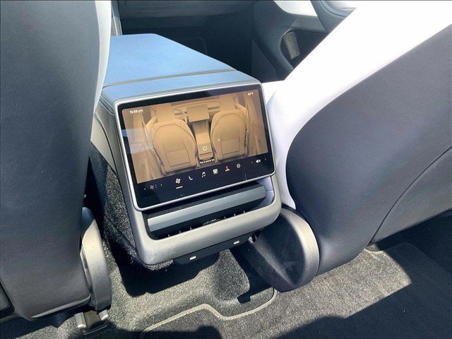 Used 2026 Tesla Model Y 2WD image 22