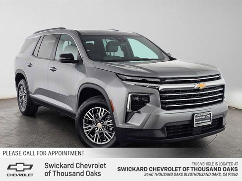 Used 2026 Chevrolet Traverse LT w/ Enhanced Driving Package FWD image 1