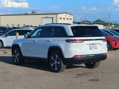 Used 2023 Jeep Grand Cherokee Limited AWD/4WD image 5