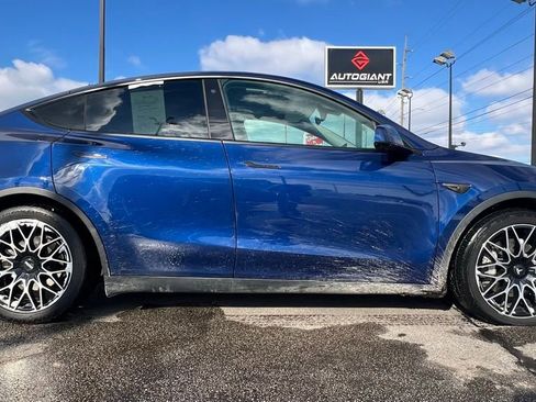 Used 2021 Tesla Model Y Long Range image 8