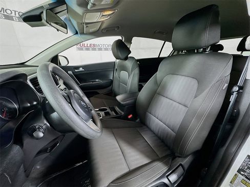 Used 2022 Kia Sportage LX image 19