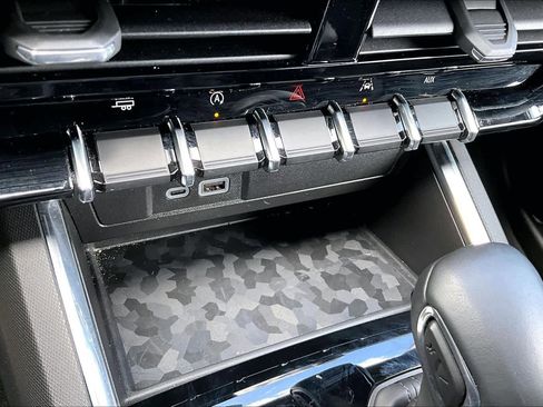 Used 2025 GMC Canyon Elevation RWD image 33