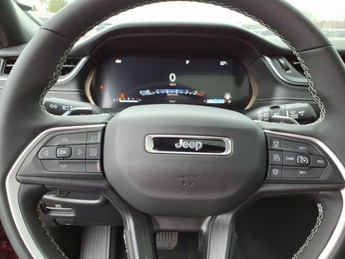 New 2025 Jeep Grand Cherokee Altitude image 14