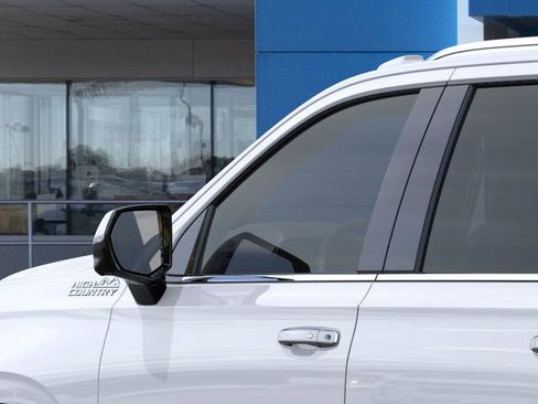 New 2026 Chevrolet Suburban High Country image 12