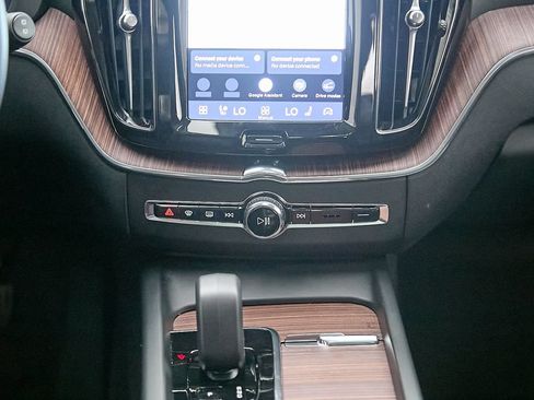 Certified 2024 Volvo XC60 T8 Plus w/ Protection Package Premier AWD/4WD image 27