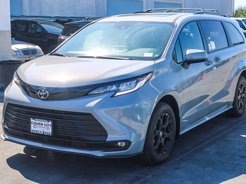 New 2026 Toyota Sienna XLE Woodland Edition AWD/4WD image 3