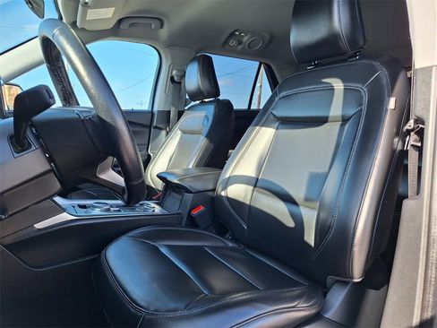 Used 2022 Ford Explorer XLT w/ Equipment Group 202A image 22