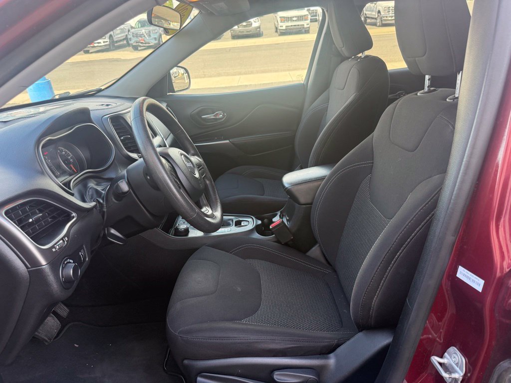 Used 2020 Jeep Cherokee Latitude AWD/4WD image 31