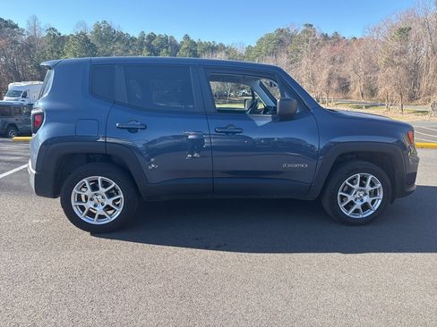 Used 2023 Jeep Renegade Latitude image 4