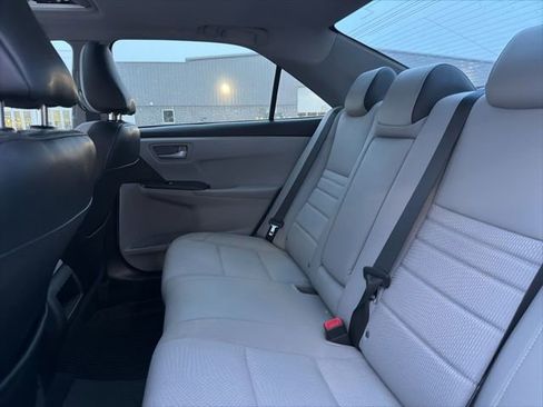Used 2017 Toyota Camry SE w/ Moonroof Package image 21