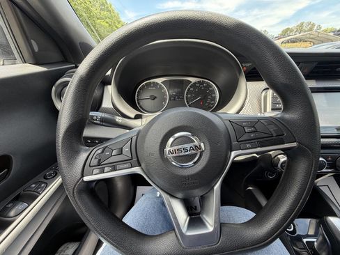 Used 2020 Nissan Kicks S FWD image 13