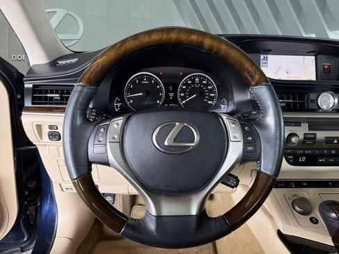 Used 2014 Lexus ES 350 w/ Luxury Package FWD image 14