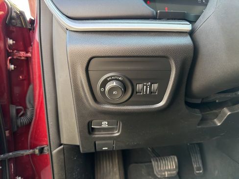 Used 2023 Jeep Grand Cherokee Limited AWD/4WD image 19
