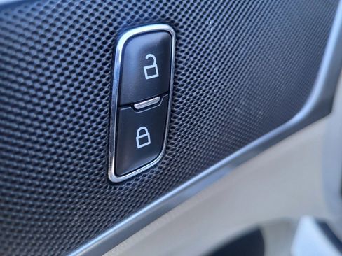 Used 2020 Ford Fusion SE image 13