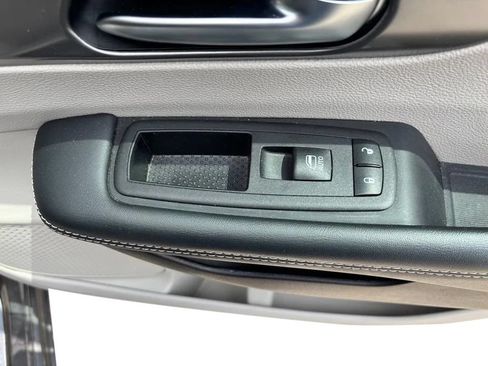 Used 2023 Chrysler Pacifica Touring-L FWD image 29