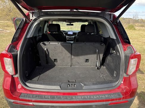 Used 2023 Ford Explorer XLT w/ Equipment Group 202A image 14