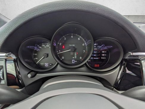 Certified 2025 Porsche Macan AWD/4WD image 16