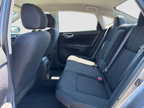 Used 2018 Nissan Sentra SV FWD image 4
