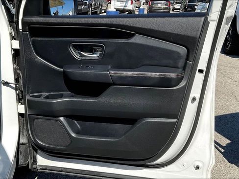 Used 2025 Honda Pilot TrailSport image 18
