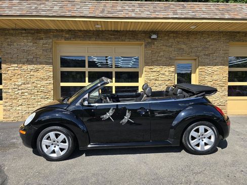 Used 2007 Volkswagen Beetle Convertible w/ Package 1 FWD image 2