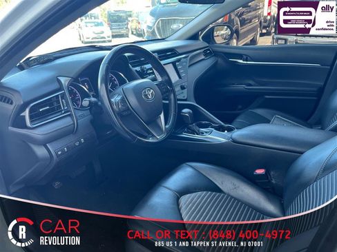 Used 2019 Toyota Camry SE FWD image 11