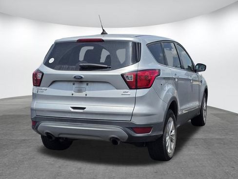 Used 2019 Ford Escape SE FWD image 2