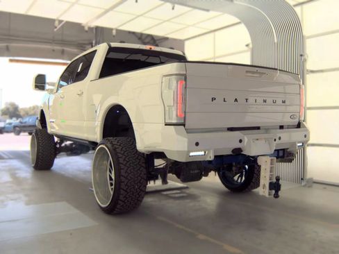 Used 2022 Ford F250 Platinum AWD/4WD image 5