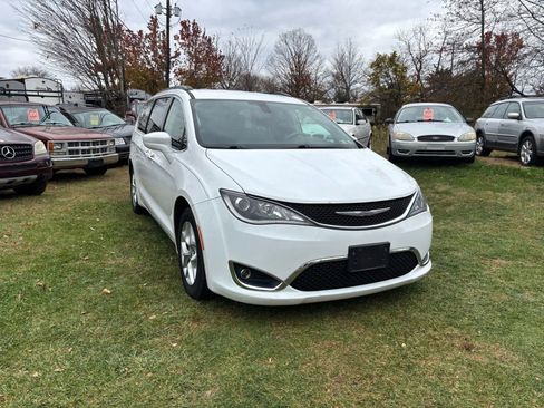 Used 2018 Chrysler Pacifica Touring Plus w/ Tire & Wheel Group image 2