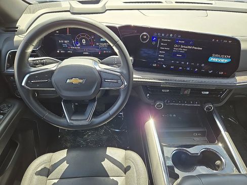 Used 2025 Chevrolet Tahoe LT AWD/4WD image 18