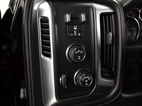 Used 2018 Chevrolet Silverado 2500 LTZ image 31