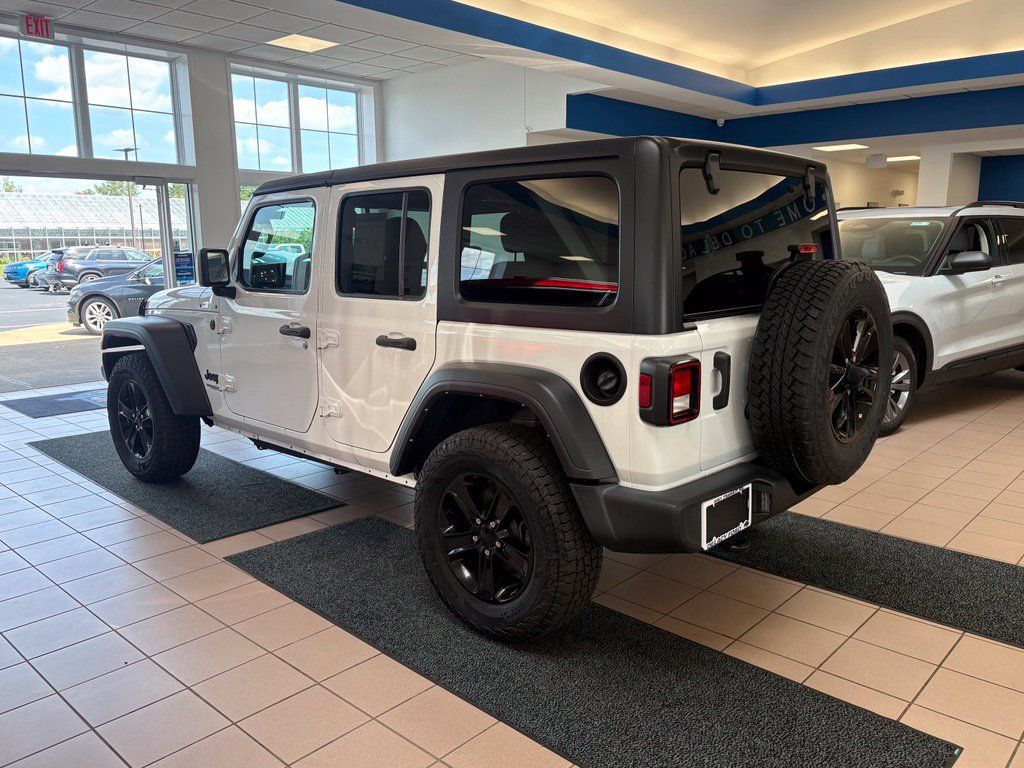 Used 2022 Jeep Wrangler Unlimited Sport AWD/4WD image 3