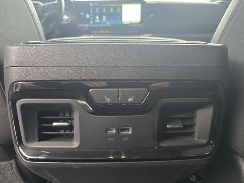 Used 2022 Chevrolet Silverado 1500 ZR2 w/ Technology Package image 17