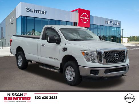 Used 2017 Nissan Titan SV image 1