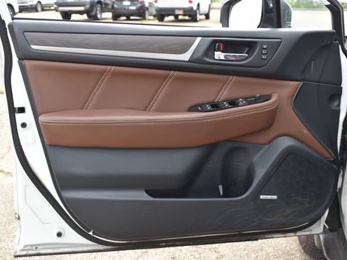 Used 2019 Subaru Outback 2.5i Touring AWD/4WD image 8