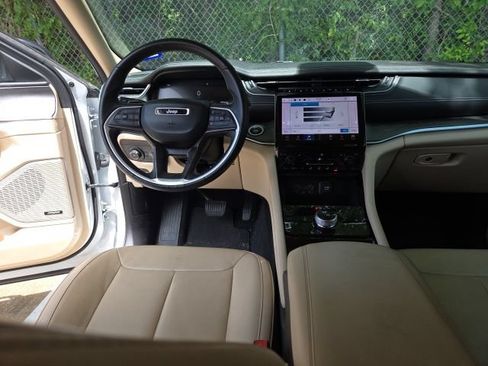 Used 2022 Jeep Grand Cherokee L Limited RWD image 8