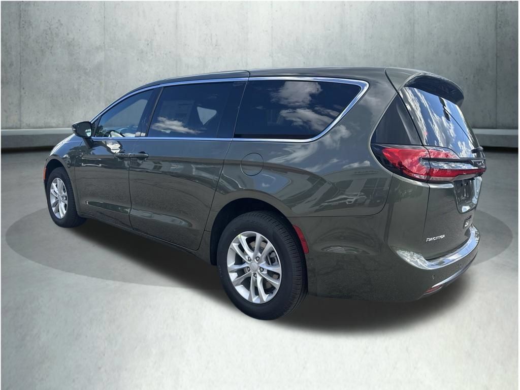 New 2027 Chrysler Pacifica Select AWD/4WD image 3